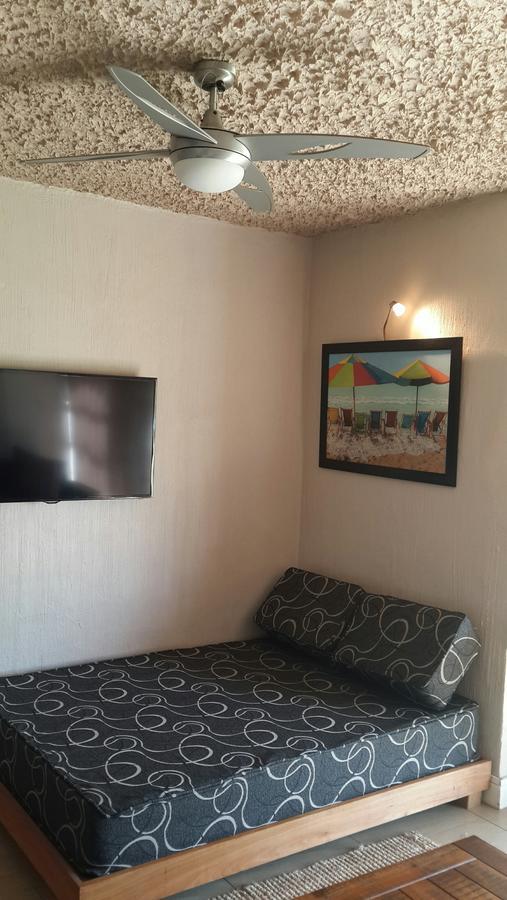 Cabanas del Mar Amanzimtoti Exterior foto